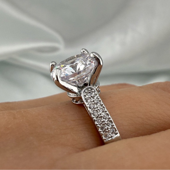 Silver Crystal Engagement-Style Ring – Sparkling Statement Jewelry - Picture 9 of 11